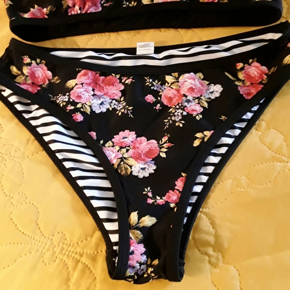 Cupshe Floral Swimsuit - Size Small - Picture 2 of 12